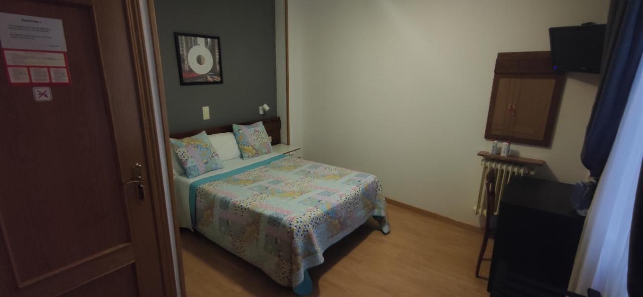 Hostal Felipe V มาดริด ภายนอก รูปภาพ