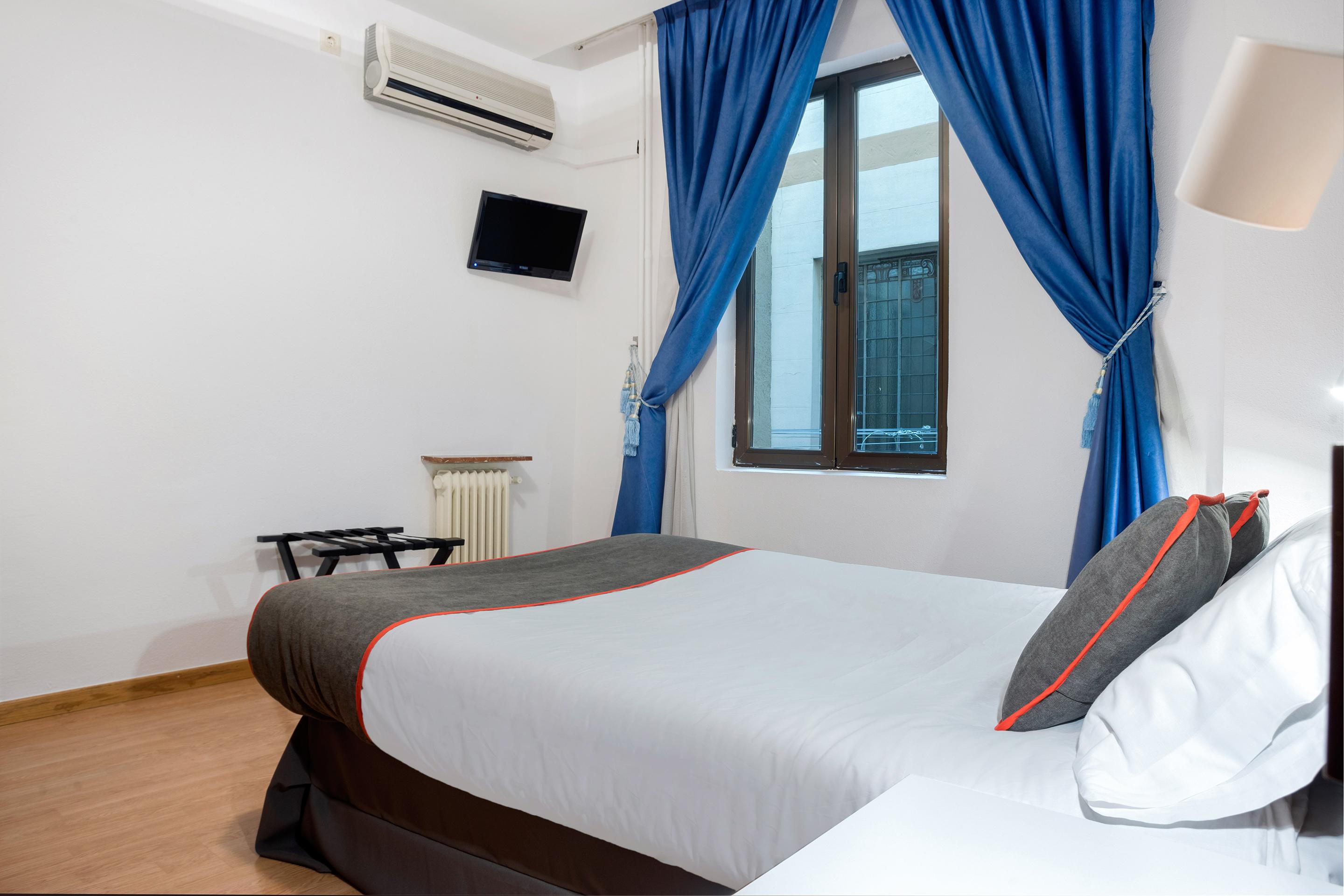 Hostal Felipe V มาดริด ภายนอก รูปภาพ